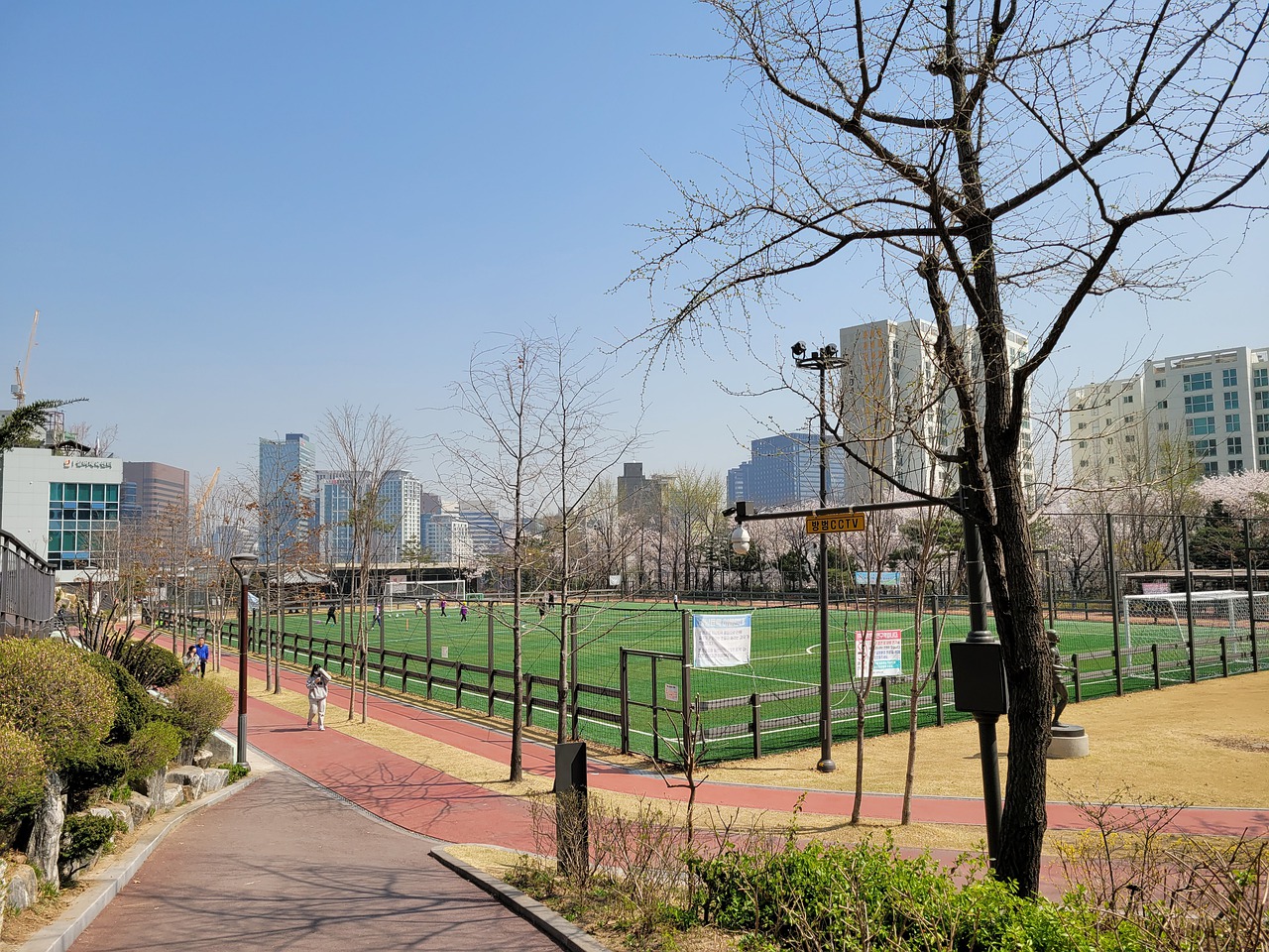 首次社交媒